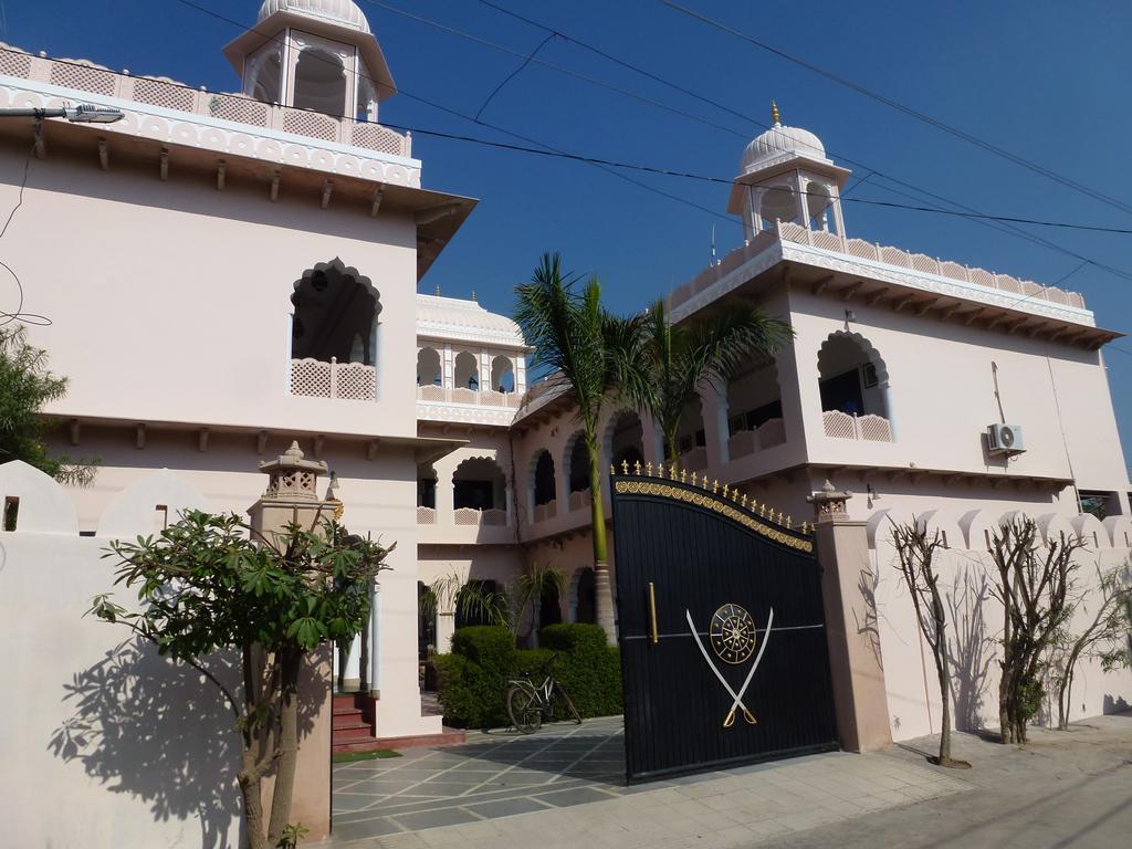 Hotel Kiran Villa Palace, بهاراتبور المظهر الخارجي الصورة
